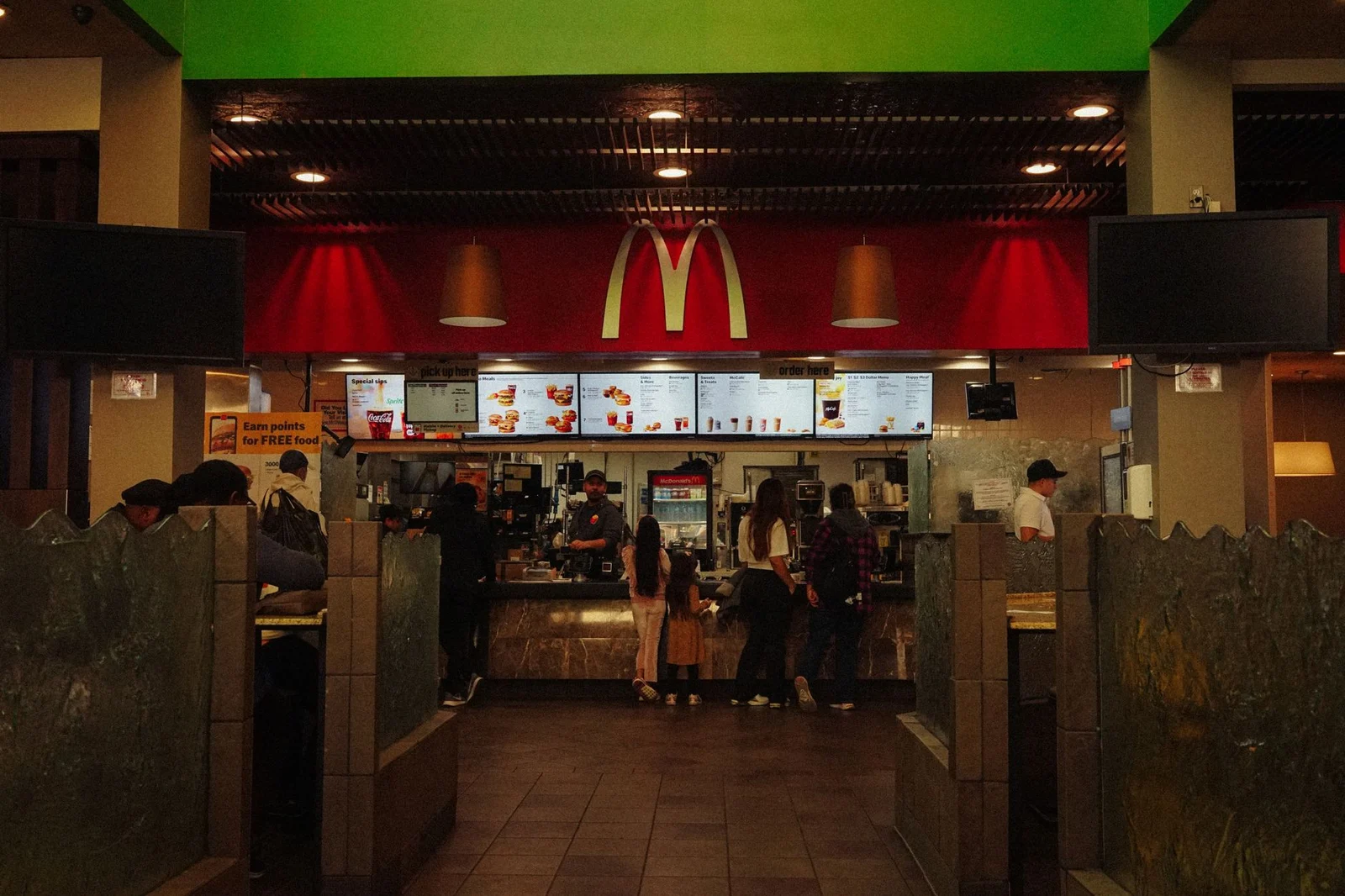 Головне 30 вересня: масована атака на енергетику, скорочене меню McDonald’s та €3,8 млн для Occam Industries